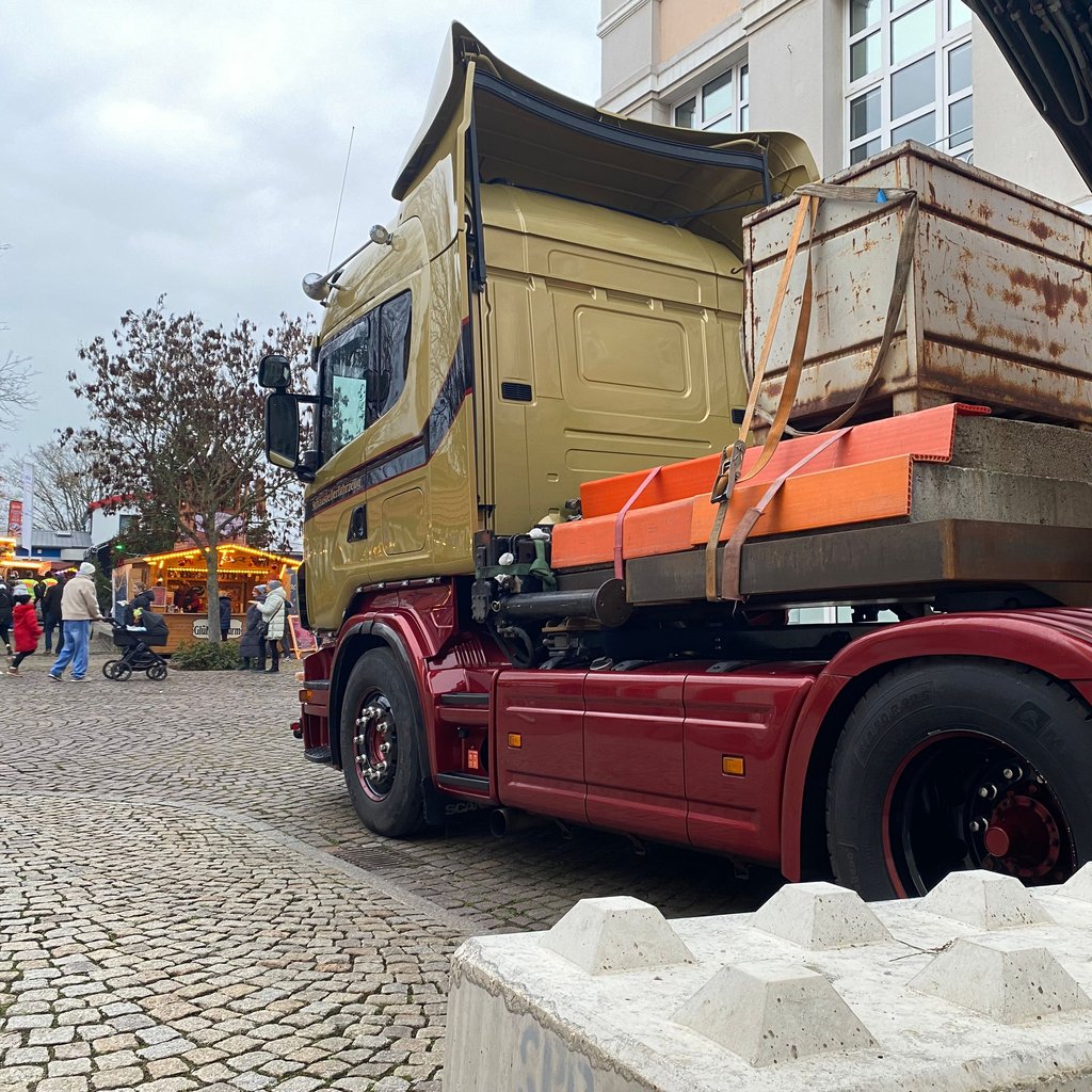 Das Schaustellerfahrzeug.