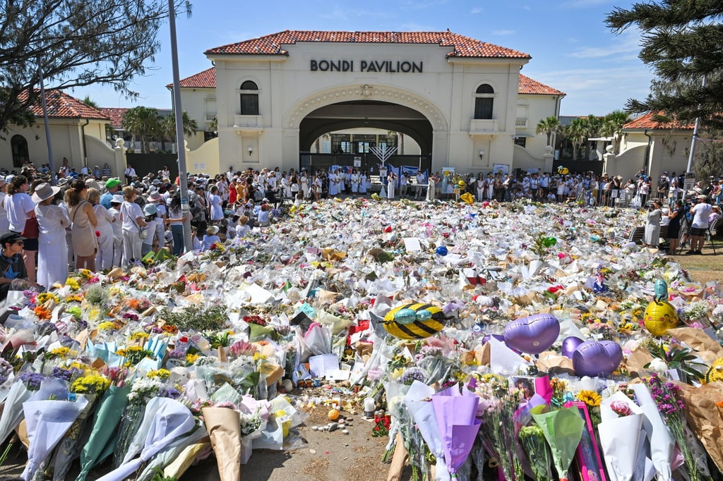 In Australien gedenken die Menschen der 15 Todesopfer des Terroranschlags auf ein jüdisches Fest am Bondi Beach vor einer Woche.