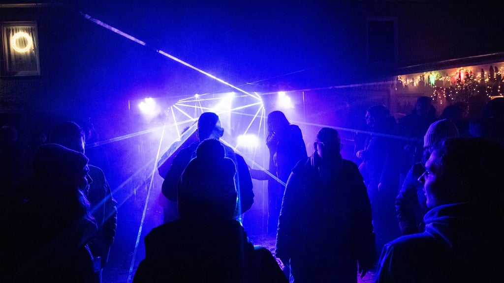 So geht's auch: Party-Stimmung im Hof der Familie Bamberg in Roßbach.