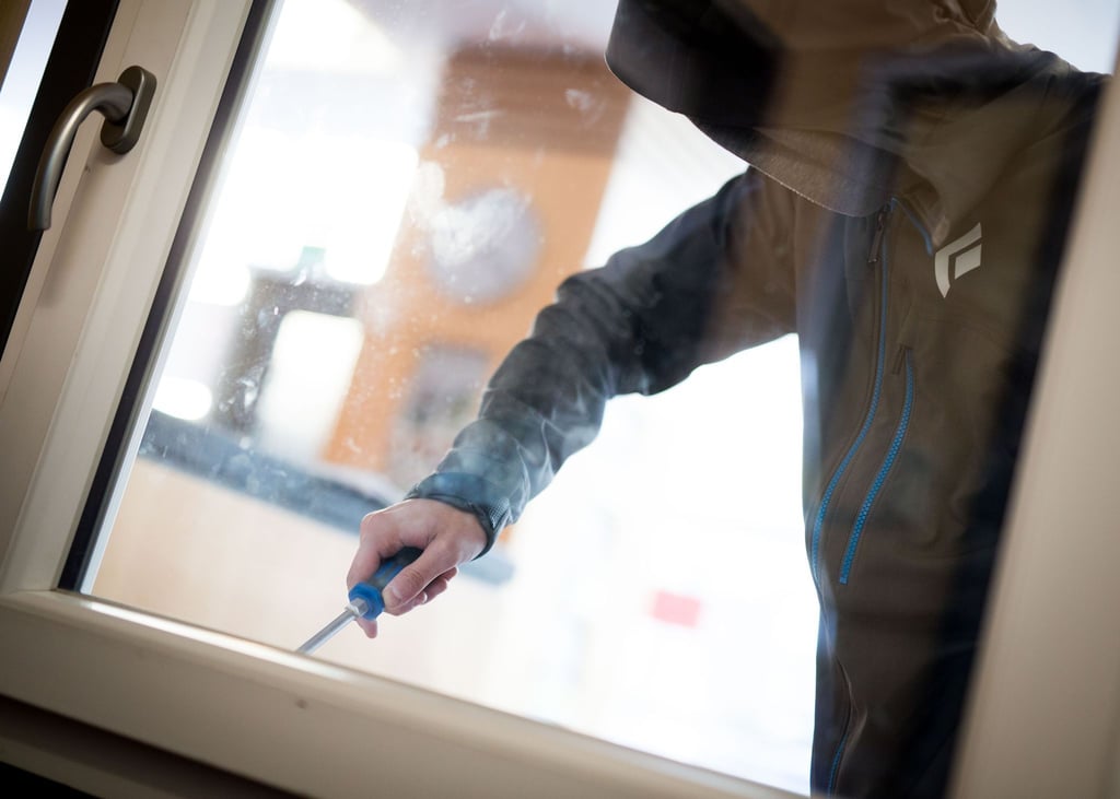 Weihnachten und leere Wohnungen: In Brandenburg schlagen Einbrecher zu. (Symbolbild)