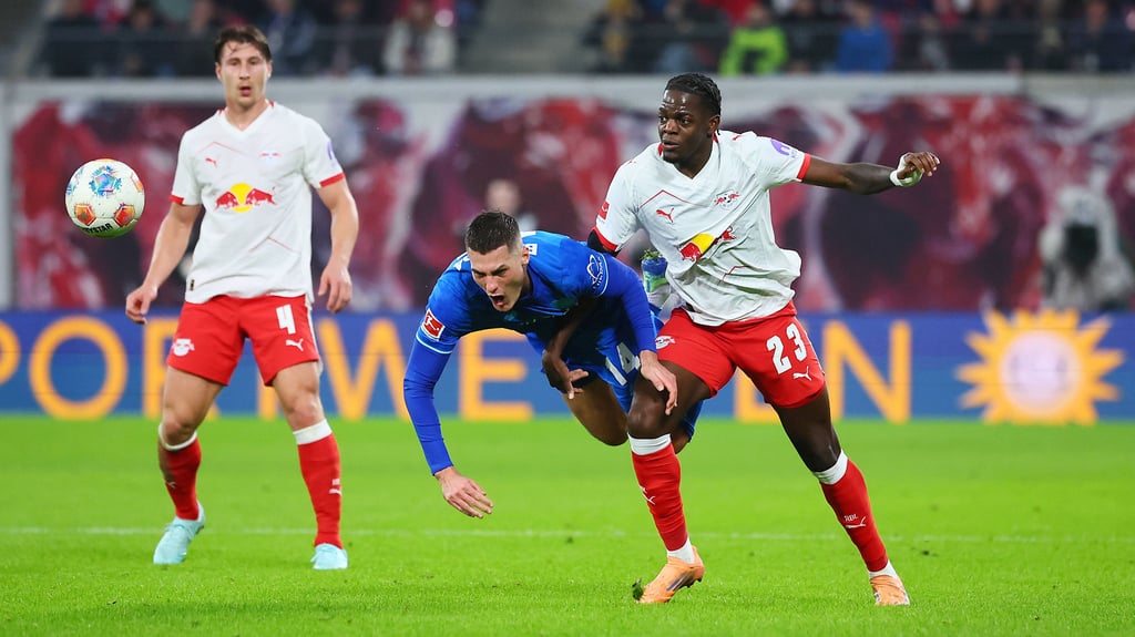 Castello Lukeba hier im Spiel gegen Bayer Leverkusen.