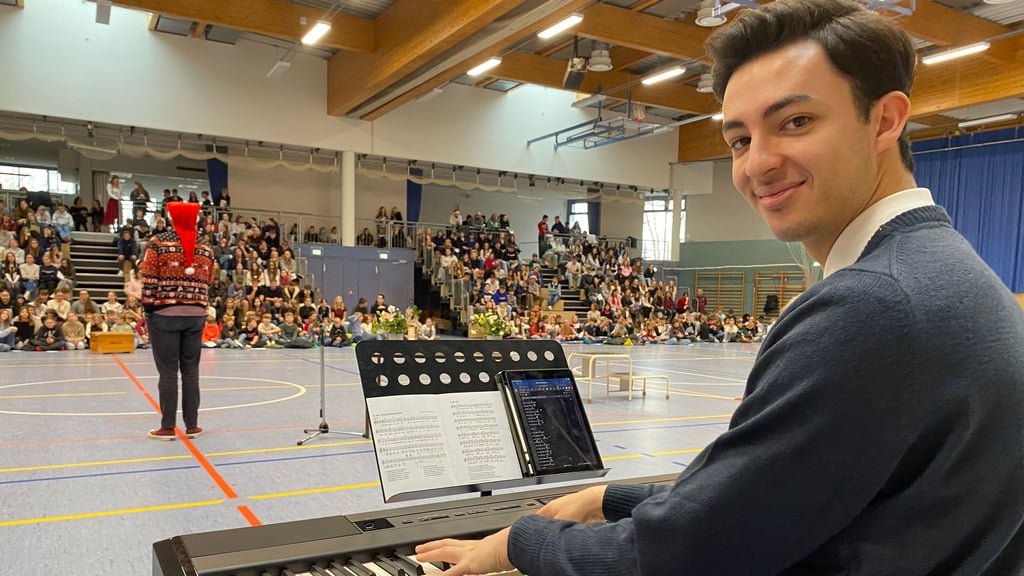Musikalische Unterstützung bekamen die Schüler von Jonny Weidler. 
