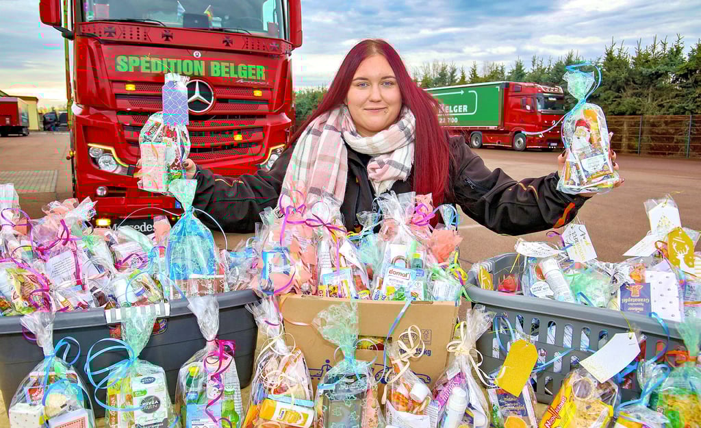 Sophie Reher möchte an Heiligabend den Truckerfahrern ein Dankeschön und Weihnachtsgruß überreichen. 