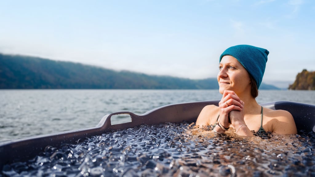Unter Eiswürfeln: Kaltbaden am Millstätter See.