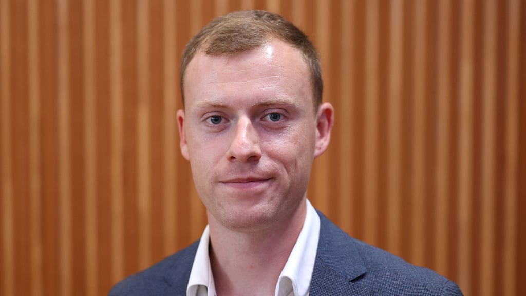 Nachdem Sachsen-Anhalts AfD-Politiker Jan Wenzel Schmidt androhte, schwere Verfehlungen des Parteivorstandes öffentlich zu machen, will die als gesichert rechtsextrem eingestufte Landespartei ihn nun rauswerfen.&nbsp;