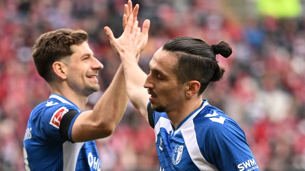 Alexander Nollenberger (li.) und Baris Atik waren maßgeblich am Erfolg des 1. FC Magdeburg gegen den 1. FC Kaiserslautern beteiligt.