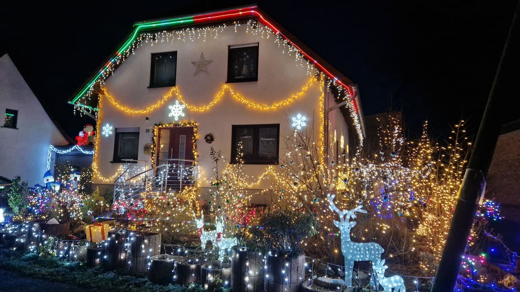 Bunt und voller Details: Das Haus konnte die meisten Landsberger bei der Abstimmung zum schönsten Weihnachtshaus überzeugen.