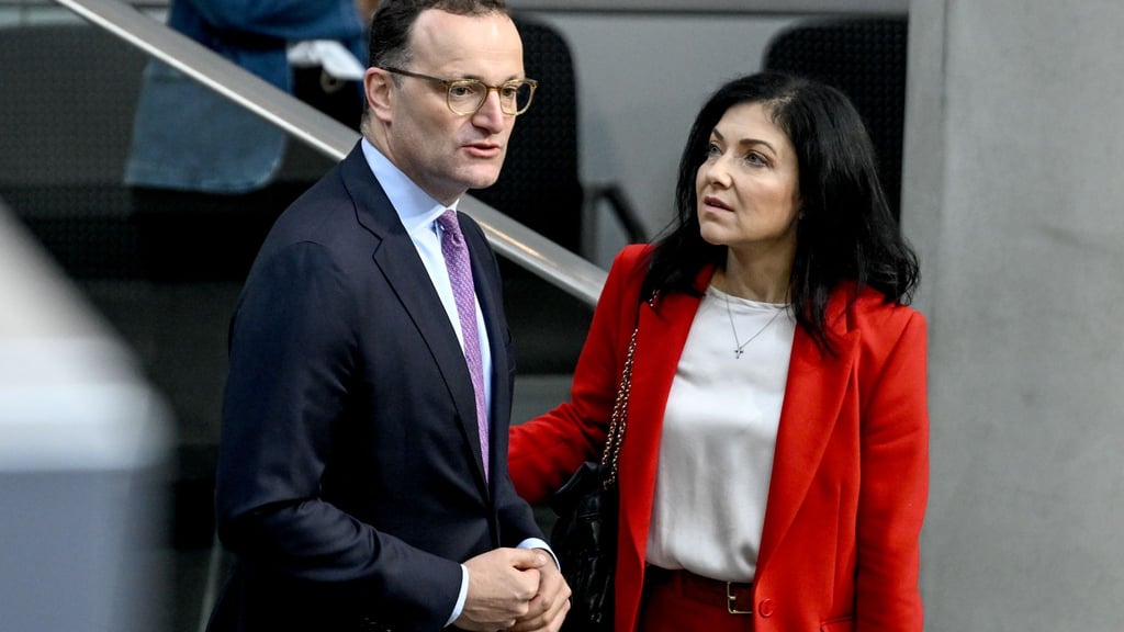 Unionsfraktionschef Spahn und Wirtschaftsministerin Reiche wollen die Konjunktur in Gang bringen (Archivbild)