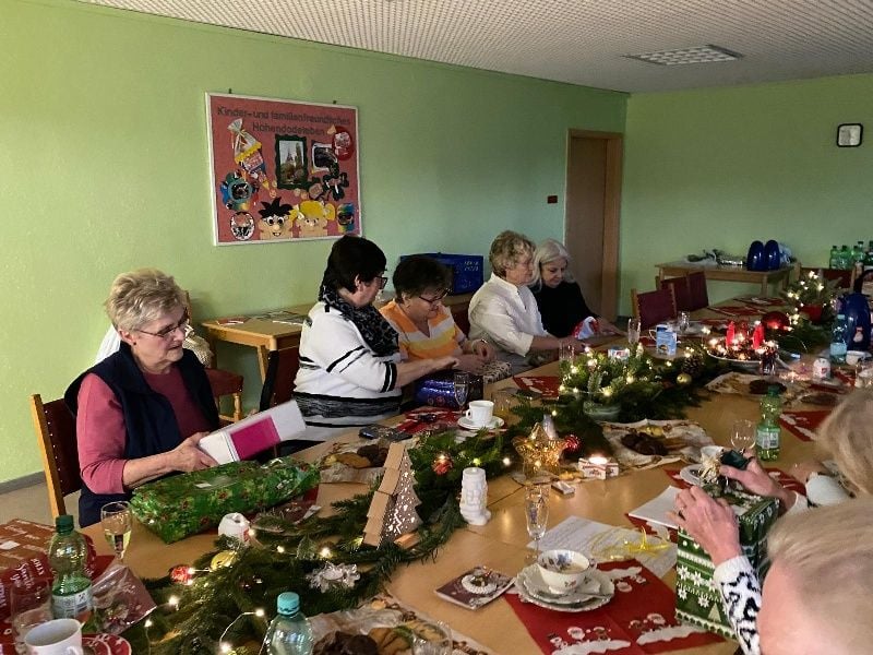 Weihnachten in der Börde: Geschichten auf Bördeplatt im Hohendodeleber „Pferdestall“