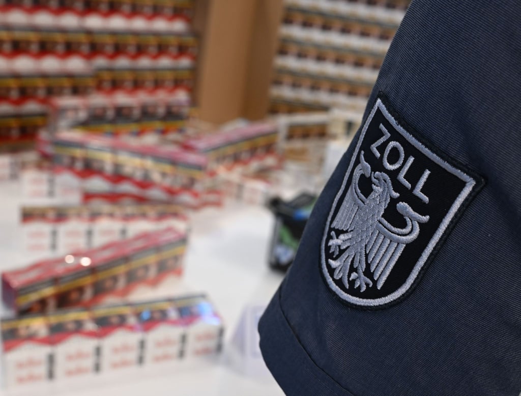 In Munster stellt der Zoll massenhaft unversteuerte Zigaretten sicher.