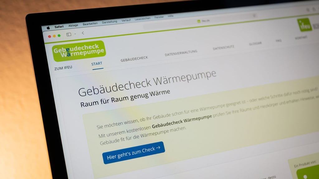 In wenigen Schritten zur Einschätzung: Der kostenlose „Gebäudecheck Wärmepumpe“ zeigt, ob und mit welchen Maßnahmen ein Haus „wärmepumpenfähig“ ist.