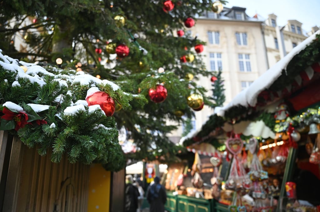 Zahlreiche Weihnachtsbäume des Leipziger Weihnachtsmarktes werden am Montag verschenkt. (Symbolbild)