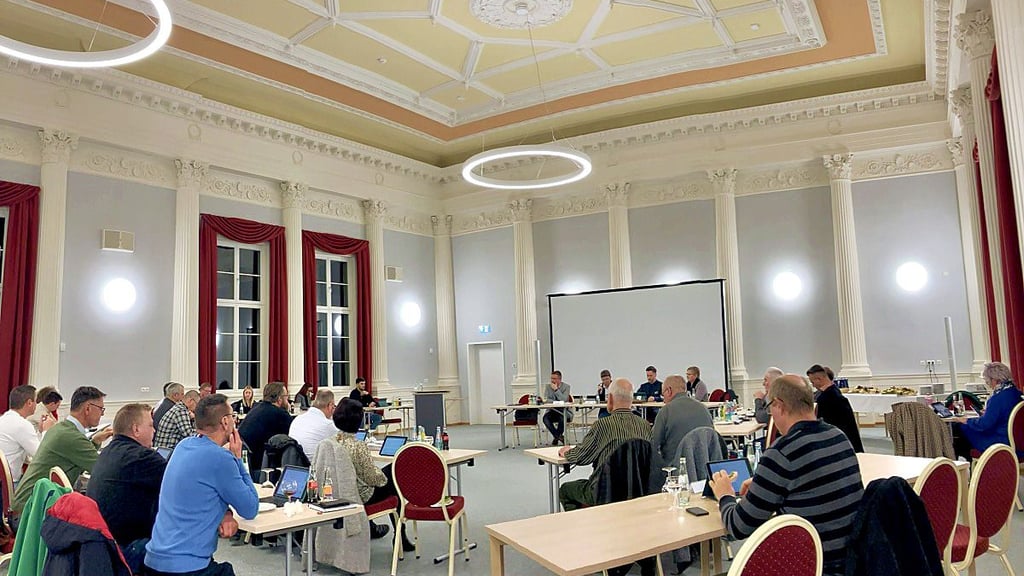 Die letzte Stadtratssitzung des Jahres findet im historischen Zehnpfund-Festsaal statt.