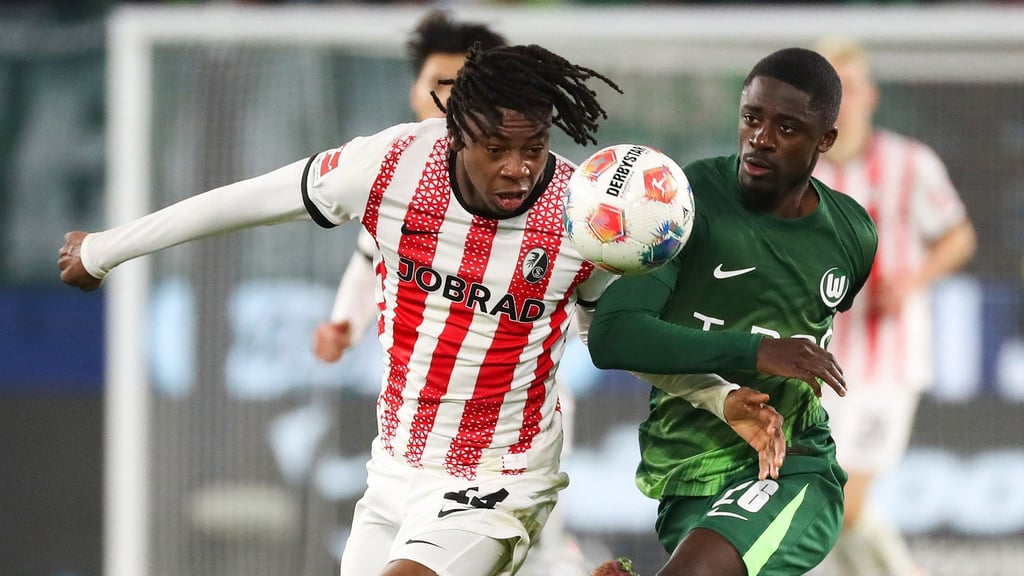 Saël Kumbedi bleibt beim VfL Wolfsburg.