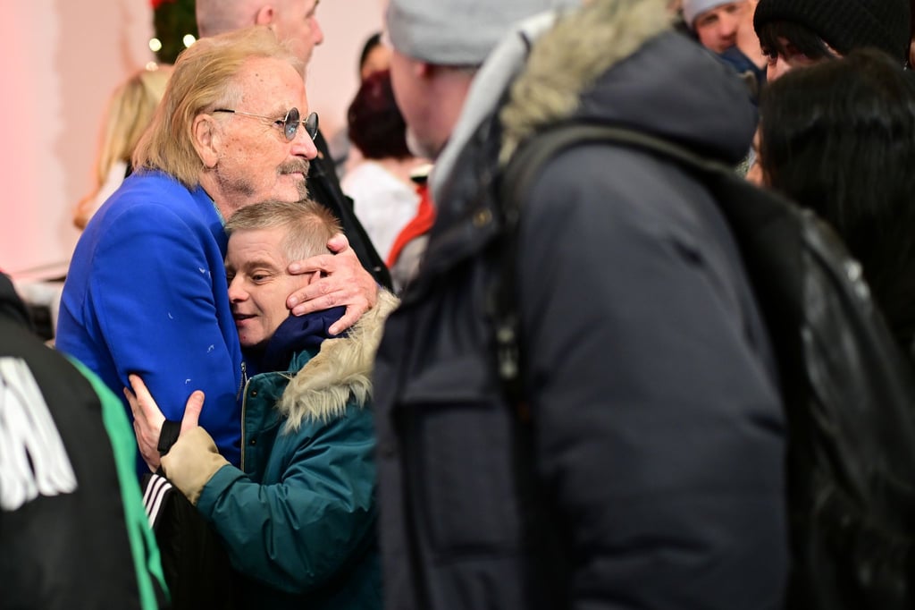 Seit 1995 organisiert der Sänger Frank Zander Weihnachtsessen für Arme und Obdachlose.