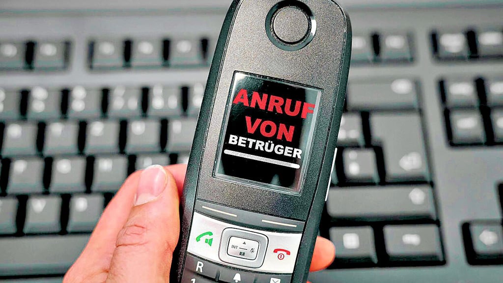 Eine Unbekannte gab sich als Beauftragte vom Wasserverband aus. Sie drohte ihren Opfern mit angeblichen Strafen.