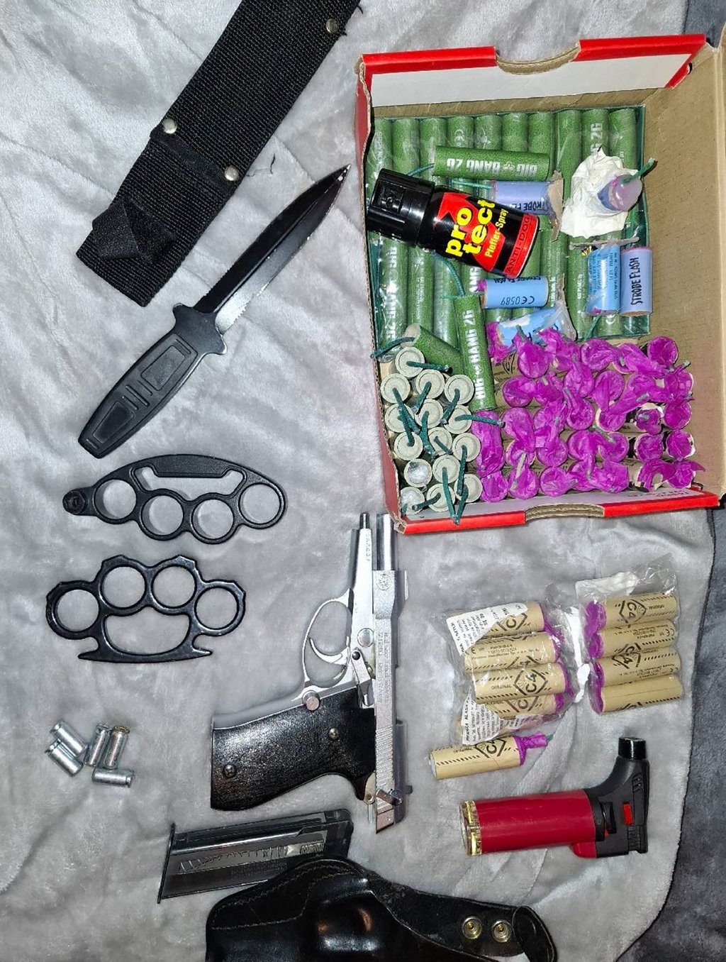 Die Polizei geht zurzeit verstärkt gegen den illegalen Handel mit Feuerwerk vor. (Handout)