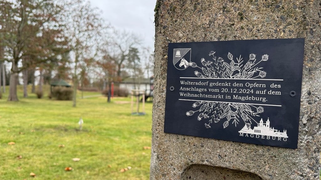 In Gedenken an die Opfer des Anschlags vom 20. Dezember in Magdeburg hat die Ortschaft Woltersdorf nun eine Gedenktafel.