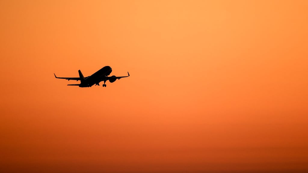 Flexibel reisen lohnt sich: Wer An- und Abreisetage verschieben kann, spart oft Geld.