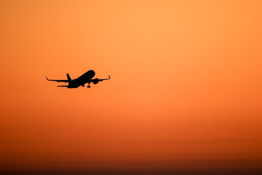 Flexibel reisen lohnt sich: Wer An- und Abreisetage verschieben kann, spart oft Geld.