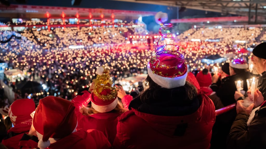 Das Stadion an der Alten Försterei erstrahlt im weihnachtlichen Lichterglanz. (Archivbild)