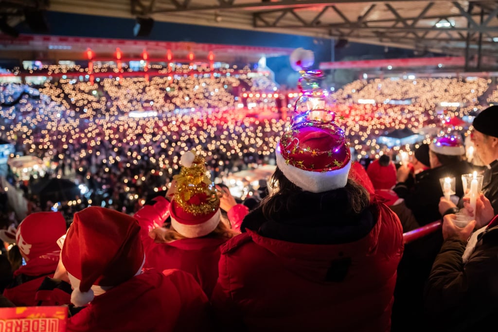 Das Stadion an der Alten Försterei erstrahlt im weihnachtlichen Lichterglanz. (Archivbild)