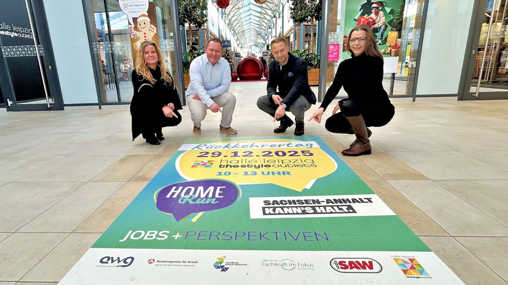 Diana Schöne, Silvio Lampe (beide EWG) und Robin Lippold vom Outlet Center sowie Katja Detzner (SAW) laden zum Rückkehrertag ein.