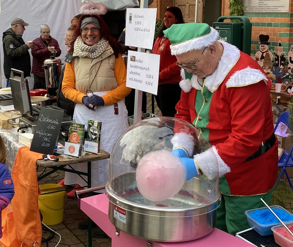 Bester Laune war Kartoffelkönigin Nicole Dittler am Stadt des Fördervereins des Tierparks Zabakuck, der Lebenshilfe Genthin und des Genthiner Carneval Clubs. 