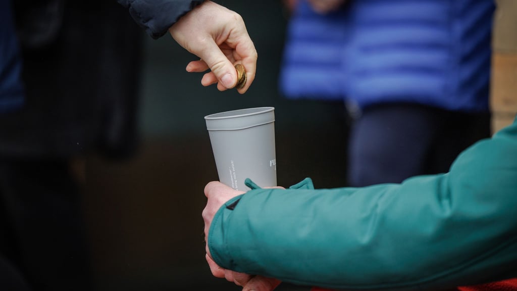 In den meisten Thüringer Städten ist die Anzahl an Bettlern nicht gestiegen. Um Weihnachten und größere Feste verzeichnen einige Kommunen einen leichten Anstieg. (Symbolbild)