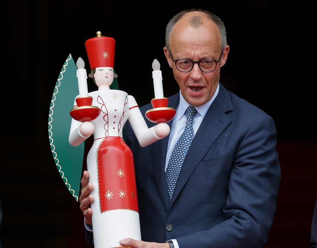 Kanzler Friedrich Merz (CDU) feiert mit Gattin, Kindern und Enkelkindern ganz traditionell Weihnachten. (Archivbild)