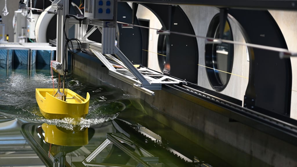 In Leer wird der Zukunftskutter im Modell schon getestet - nun steht die Entwicklung eines Prototypen an.