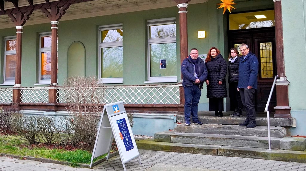 André Saage, Claudia Leier, Yvonne Dabrowski, Ralf Butzke (v.l.) bei der Eröffnung der Ausweichfiliale.