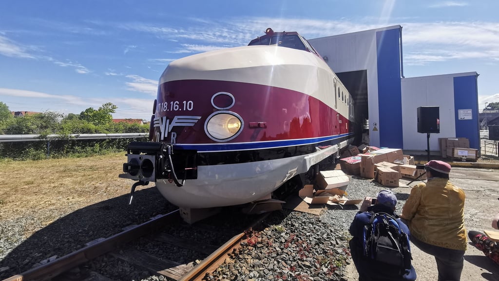 Ehrgeiziges Ziel: Der SVT Görlitz, die Schnellzuglegende der Deutschen Reichsbahn, soll das Gelände der VIS in Halberstadt  erstmals im Frühjahr 2026 eigenständig verlassen.