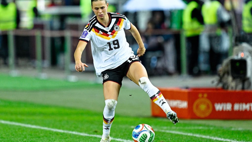 Am Ball die vielleicht beste deutsche Spielerin: Klara Bühl. (Archivbild)