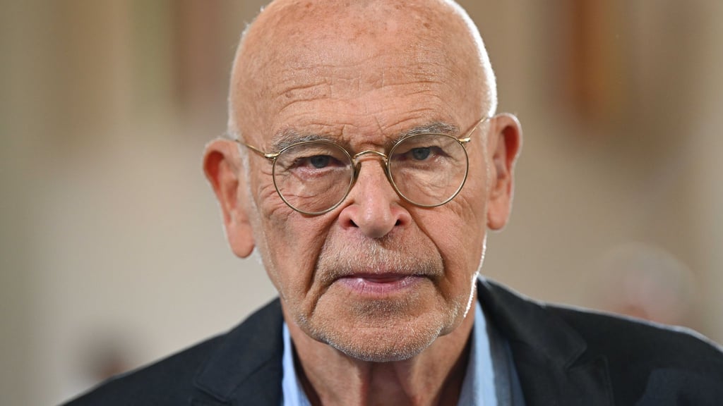 Günter Wallraff hat an Weihnachten ambivalente Gefühle: Er meidet Konsum, aber er schätzt die eigentliche Bedeutung des Festes. (Archivbild)