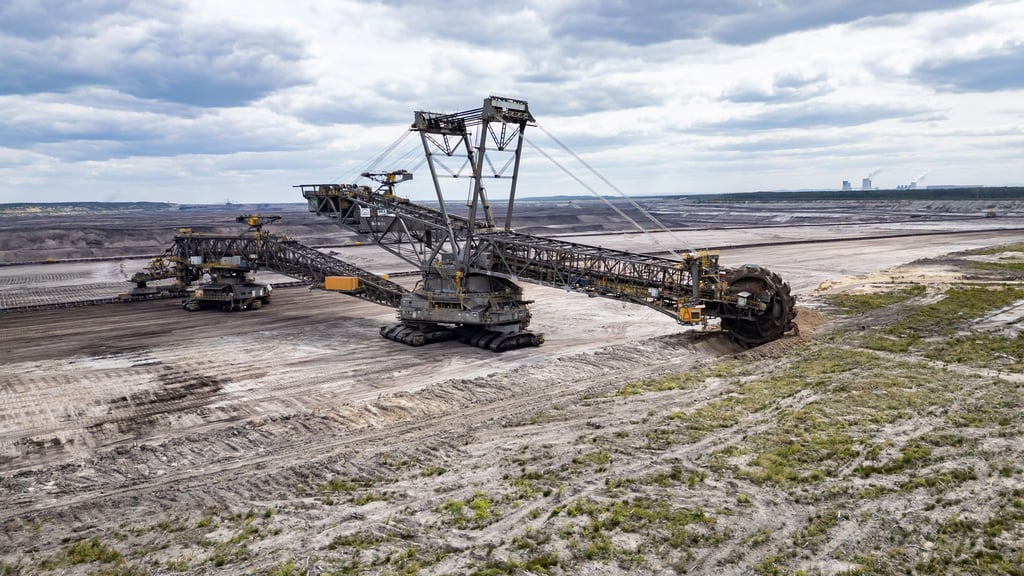 Die Leag plant, für die Erweiterung des Tagebaus Nochten auch ein bisher privates Waldstück abzubaggern. (Archivbild)