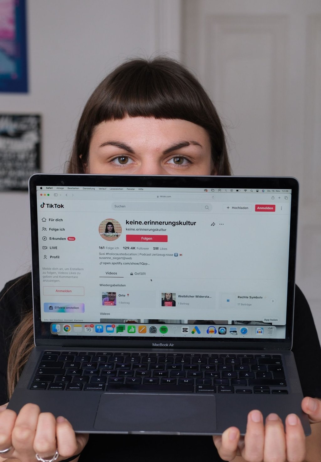 Susanne Siegert betreibt bei Instagram und Tiktok Accounts zur Erinnerungsarbeit. (Archivbild)
