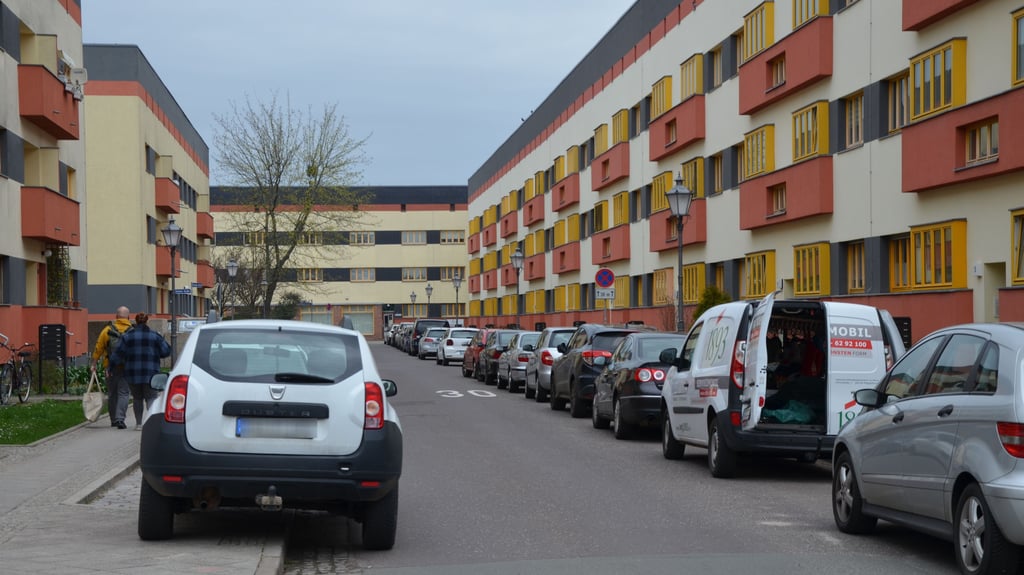 In der Angersiedlung geht's beim Parken fast immer beengt zu.  Bei Großveranstaltung verschärft sich die Situation.