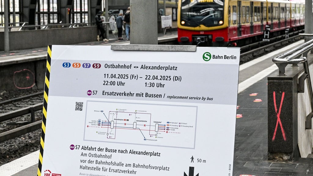 Die Kernsanierung des Ostbahnhofs ist weitgehend abgeschlossen. Dafür stehen 2026 an anderen Bahnhöfen Arbeiten an. (Archivbild)