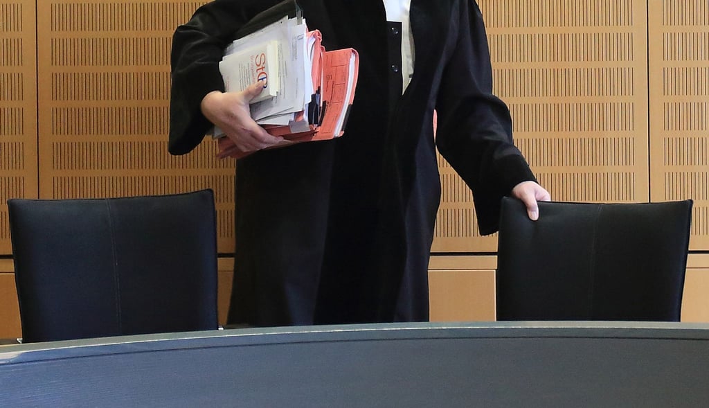 Aktuell gibt es im Land etwa 24.500 Besoldungsempfänger. Dazu zählen auch Richter. (Archivbild)