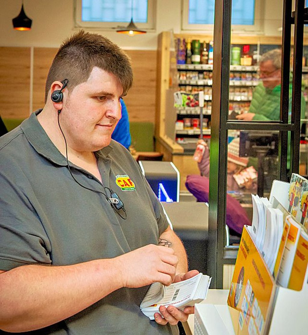 Cap-Markt-Mitarbeiter Matthias Karius