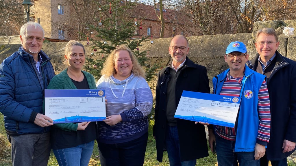 Freuen sich über die Spenden des Rotary Clubs Halberstadt an Wärmestube und Bahnhofsmission: Cornelius Presch, Nancy Kubacki, Cathleen Brand, Timo Günther, Constantin Schnee und Christian Mokosch (von links nach rechts).