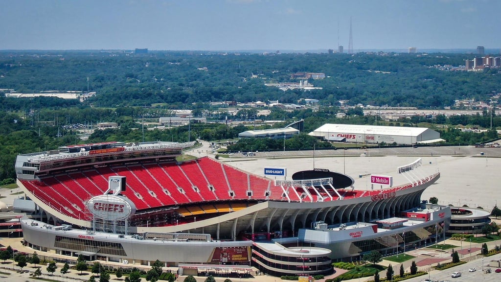 Noch bis 2031 Heimat der Kansas City Chiefs: Das Arrowhead Stadium in Missouri wurde 1972 eröffnet. (Archivbild)