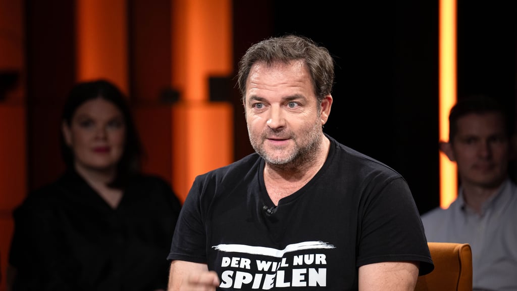 Der TV-bekannte Hundetrainer Martin Rütter redet in seinem Podcast von Magdeburg.