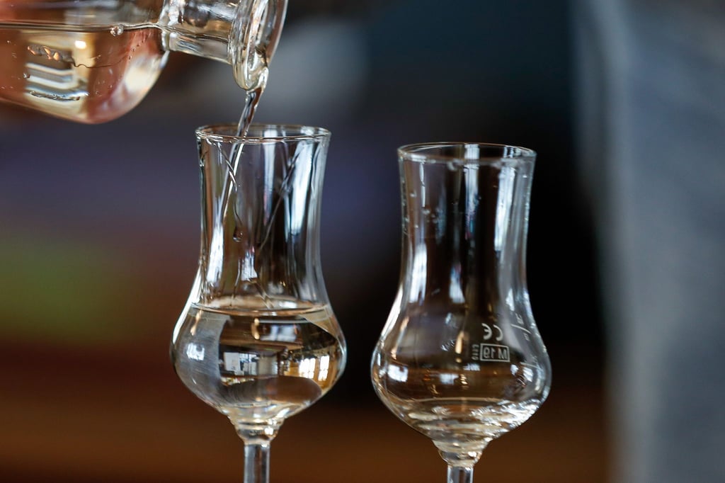 Hochprozentige Destillate wie Obstler benötigen keine zusätzliche Belüftung: Die Aromen sind bereits konzentriert vorhanden.