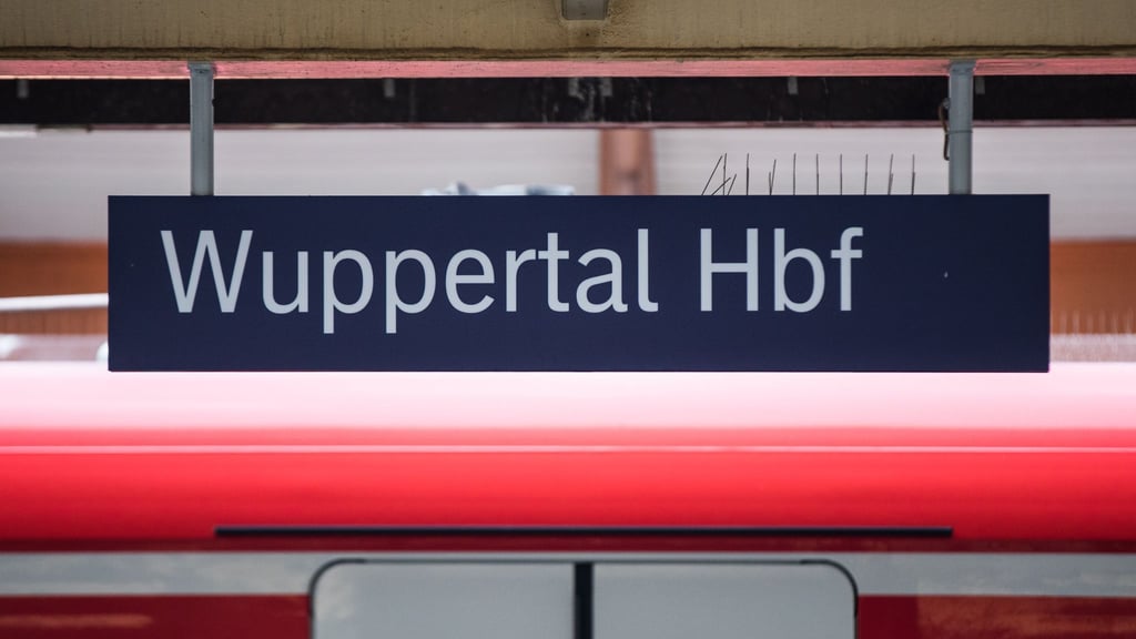 Am Wuppertaler Hauptbahnhof halten während der fünfmonatigen Bauphase überhaupt keine Fernzüge. (Archivbild)
