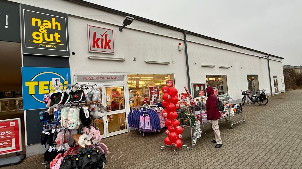 Noch sind „KiK“ und „nah  & gut“ im Damaschkecenter. Mit einer Unterschriftenliste wollen Bürger die Verantwortlichen zum Handel bewegen.