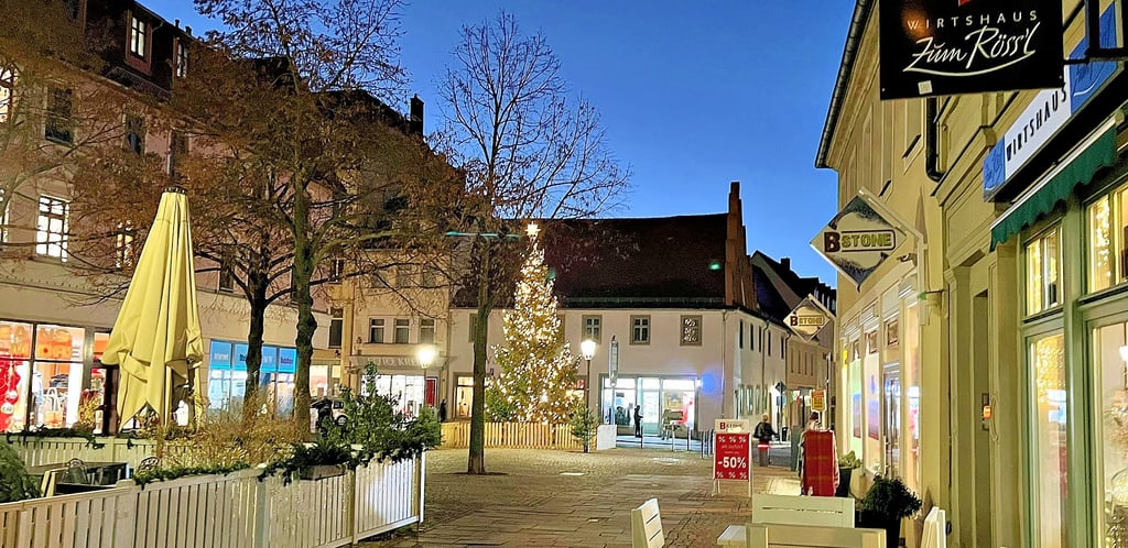 Hier findet die erste Rossweihnacht vom 25. bis 28. Dezember auf dem Roßmarkt in Zeitz statt. 