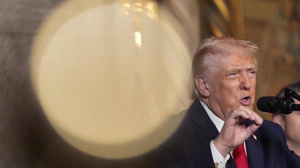 Trump ändert seinen Ton gegenüber Clinton.