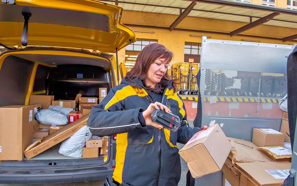 Hauptsaison: Standortlleiterin Anja Wittek übernimmt eine Tour. Das Paketaufkommen ist vor Weihnachten wie in jedem Jahr  besonders hoch. 
